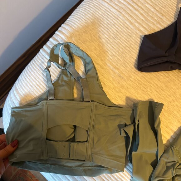 WORKOUT BUNDLE: CSB, STRUT THIS (REVOLVE), GYM SHARK (8 pieces total) - Picture 5 of 15